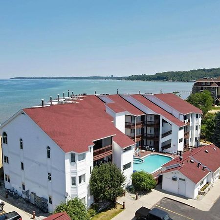 Beachside 216 With Pool Hot Tub And Private Deck Overlooking East Bay Traverse City Ngoại thất bức ảnh