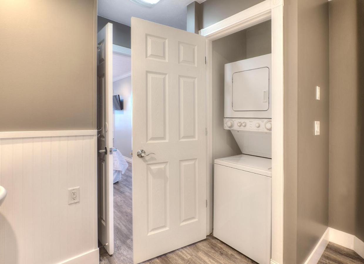 Beachside 216 With Pool Hot Tub And Private Deck Overlooking East Bay Traverse City Ngoại thất bức ảnh