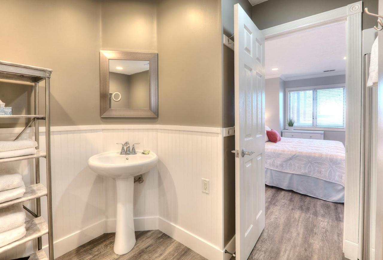 Beachside 216 With Pool Hot Tub And Private Deck Overlooking East Bay Traverse City Ngoại thất bức ảnh
