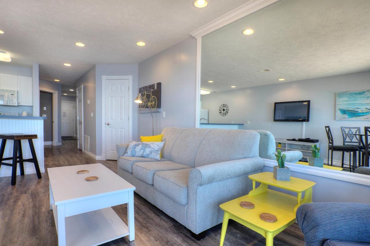 Beachside 216 With Pool Hot Tub And Private Deck Overlooking East Bay Traverse City Ngoại thất bức ảnh