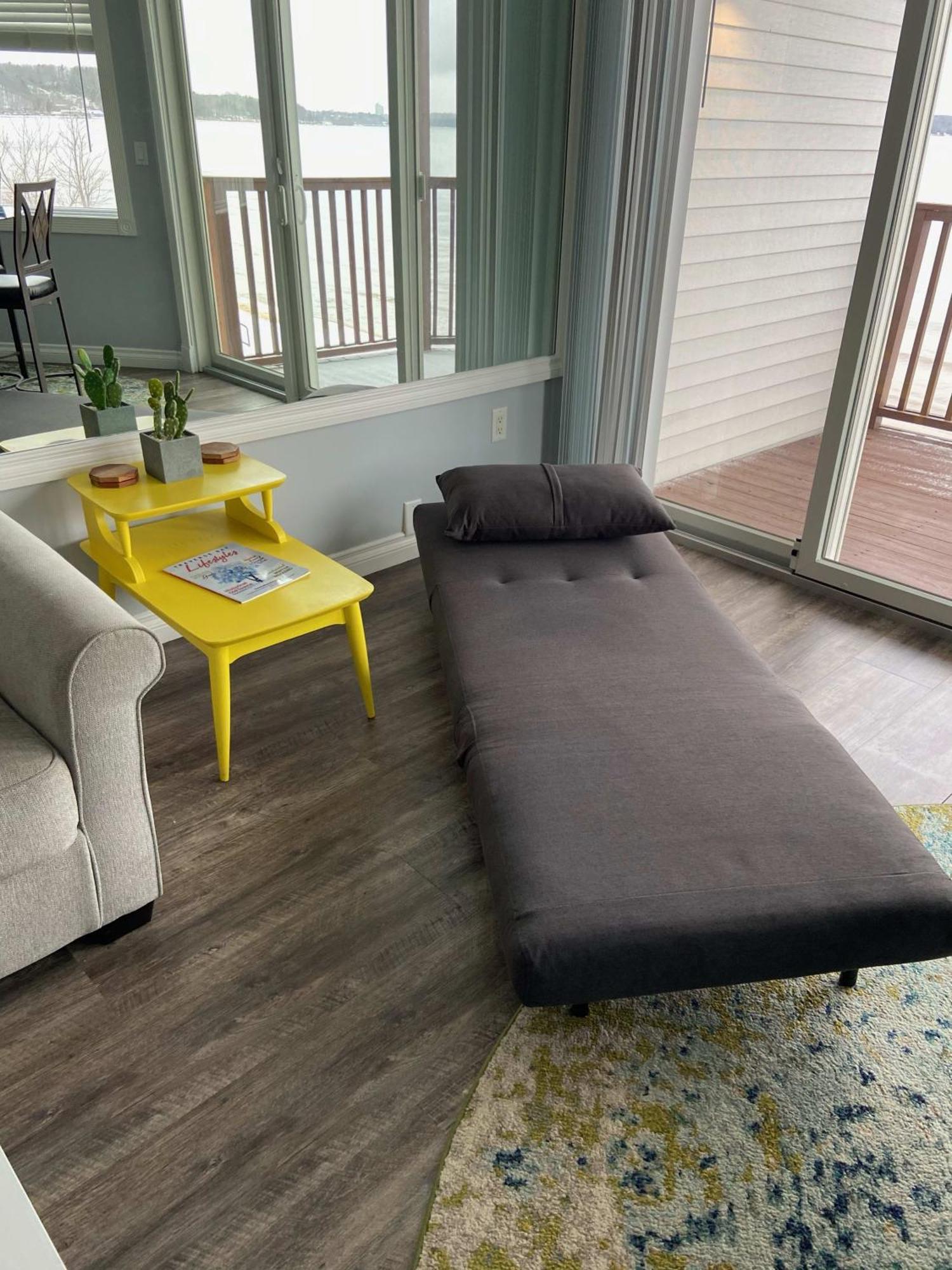 Beachside 216 With Pool Hot Tub And Private Deck Overlooking East Bay Traverse City Ngoại thất bức ảnh