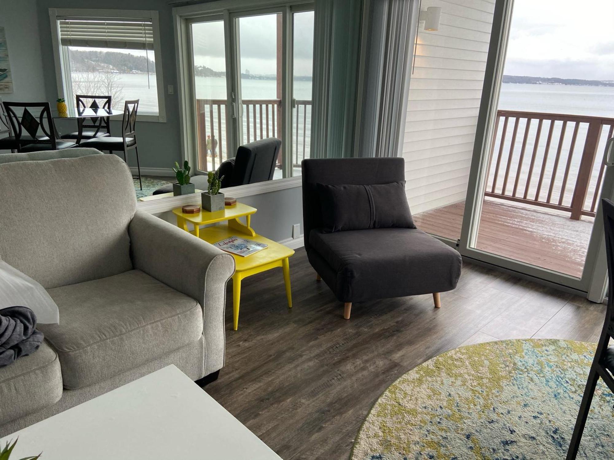Beachside 216 With Pool Hot Tub And Private Deck Overlooking East Bay Traverse City Ngoại thất bức ảnh
